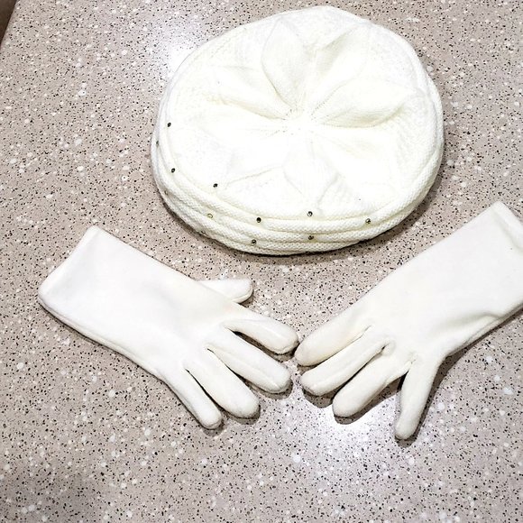 Winter Beanie.& Gloves. - Picture 1 of 10